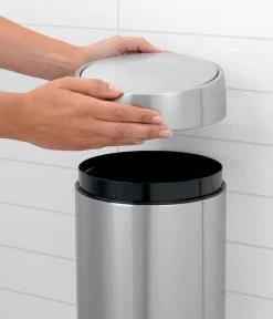 Brabantia Slide Bin Prullenbak - 5 L - Matt Black 14 Brabantia Slide Bin Prullenbak - 5 L - Matt Black -Brabantia 1029x1200