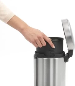 Brabantia NewIcon Prullenbak - 3 L - Matt Steel Fingerprint Proof 22 Brabantia NewIcon Prullenbak - 3 L - Matt Steel Fingerprint Proof -Brabantia 1042x1200 1