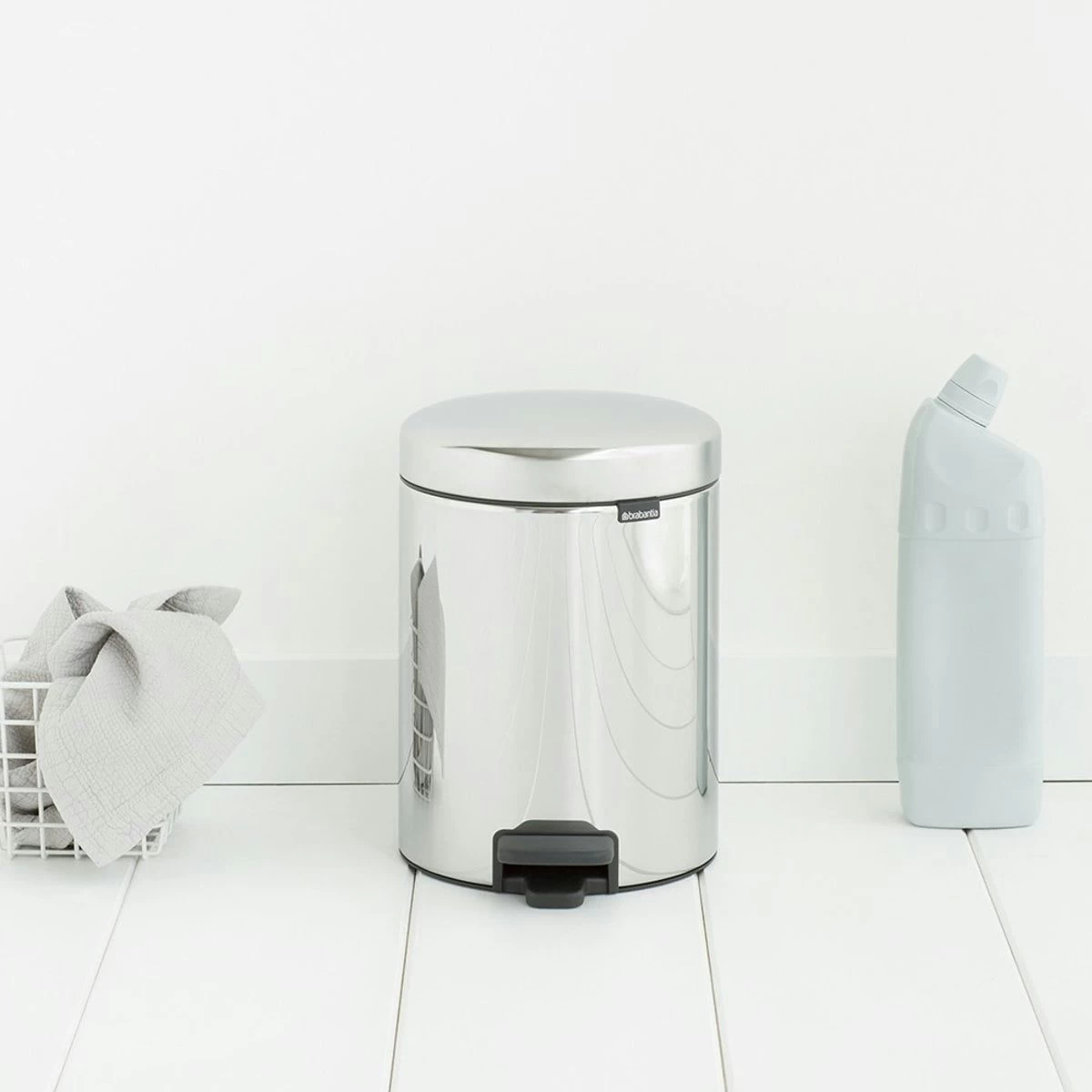 Brabantia Pedaalemmer NewIcon 5 Liter Brilliant Steel 6 Brabantia Pedaalemmer NewIcon 5 Liter Brilliant Steel - Afbeelding 4