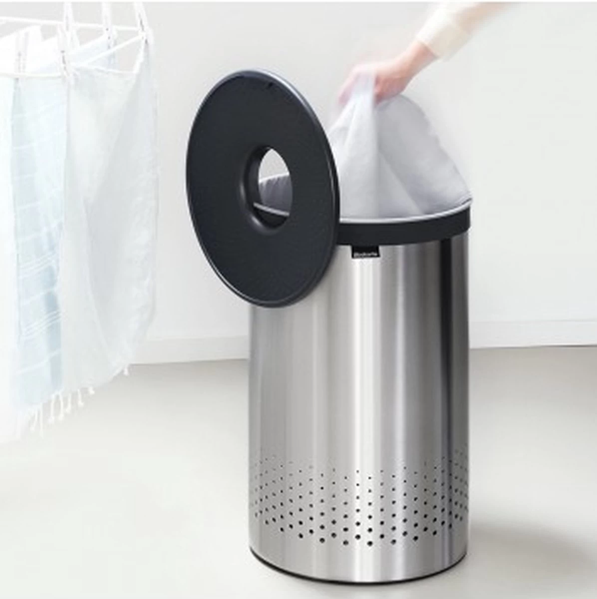 Brabantia Wasmand - 60 L - Matt Steel Met Kunststof Deksel 7 Brabantia Wasmand - 60 L - Matt Steel Met Kunststof Deksel - Afbeelding 5