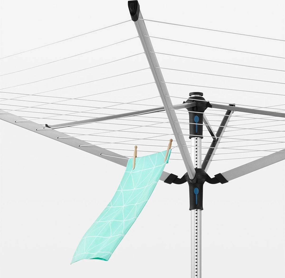 Brabantia Lift-o-Matic Advance Droogmolen Met Kunststof Betonanker, Beschermhoes En Wasknijpertasje - 50 M - Zilvergrijs 6 Brabantia Lift-o-Matic Advance Droogmolen Met Kunststof Betonanker, Beschermhoes En Wasknijpertasje - 50 M - Zilvergrijs - Afbeelding 4