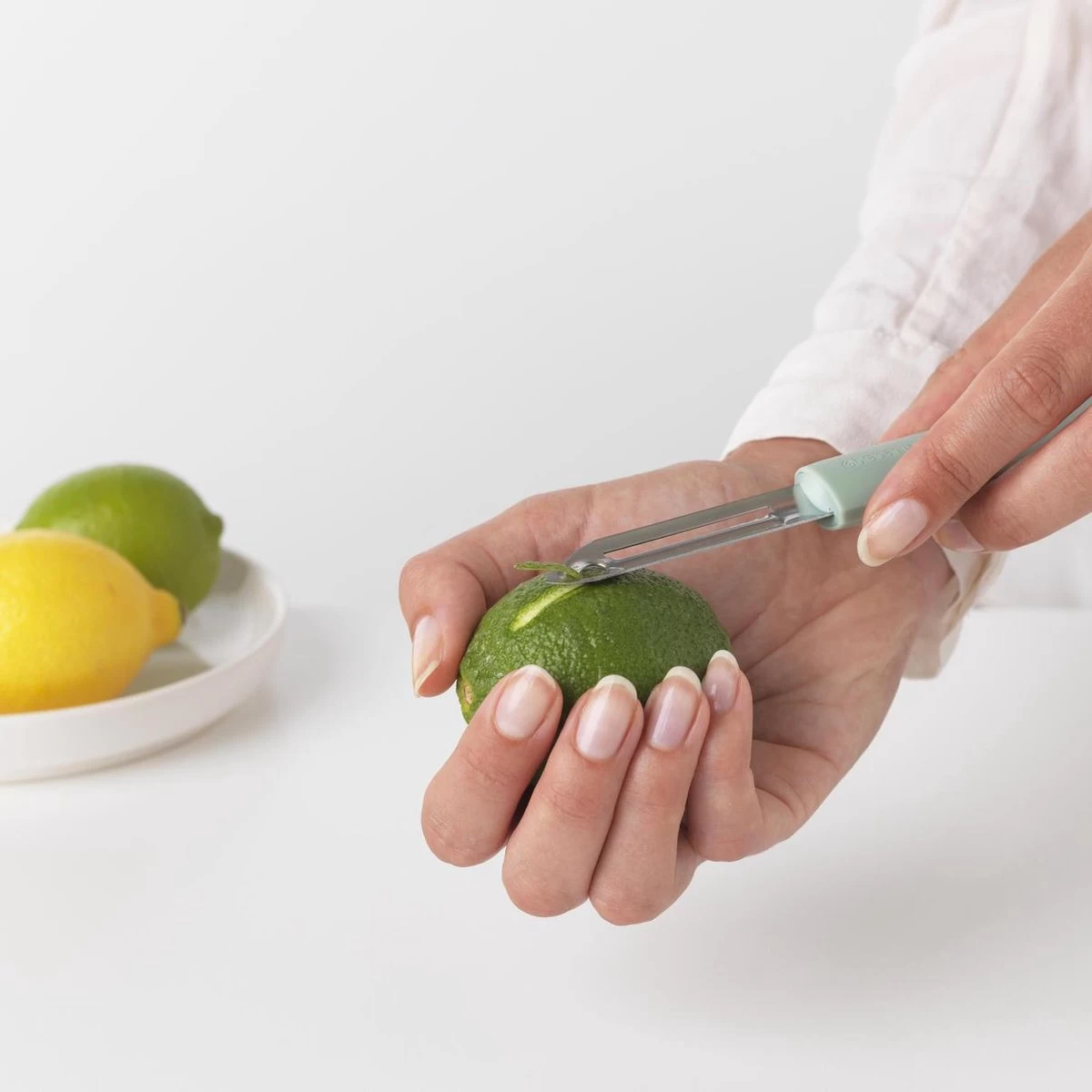 Brabantia Tasty+ Dunschiller Plus Zesteur - Jade Green 4 Brabantia Tasty+ Dunschiller Plus Zesteur - Jade Green - Afbeelding 2