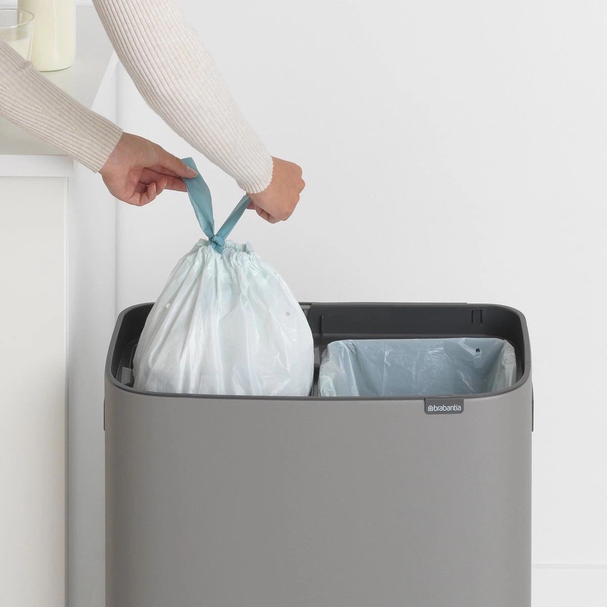 Brabantia Bo Touch Bin Prullenbak - 2 X 30 L - Mineral Concrete Grey 18 Brabantia Bo Touch Bin Prullenbak - 2 X 30 L - Mineral Concrete Grey - Afbeelding 16