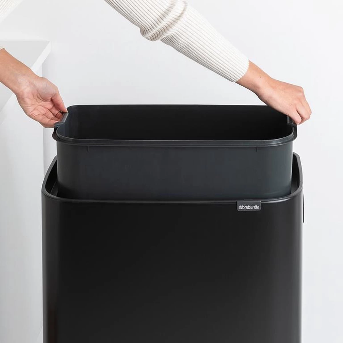 Brabantia - Bo Touch Bin Hi 60 L Matt Black 7 Brabantia - Bo Touch Bin Hi 60 L Matt Black - Afbeelding 5