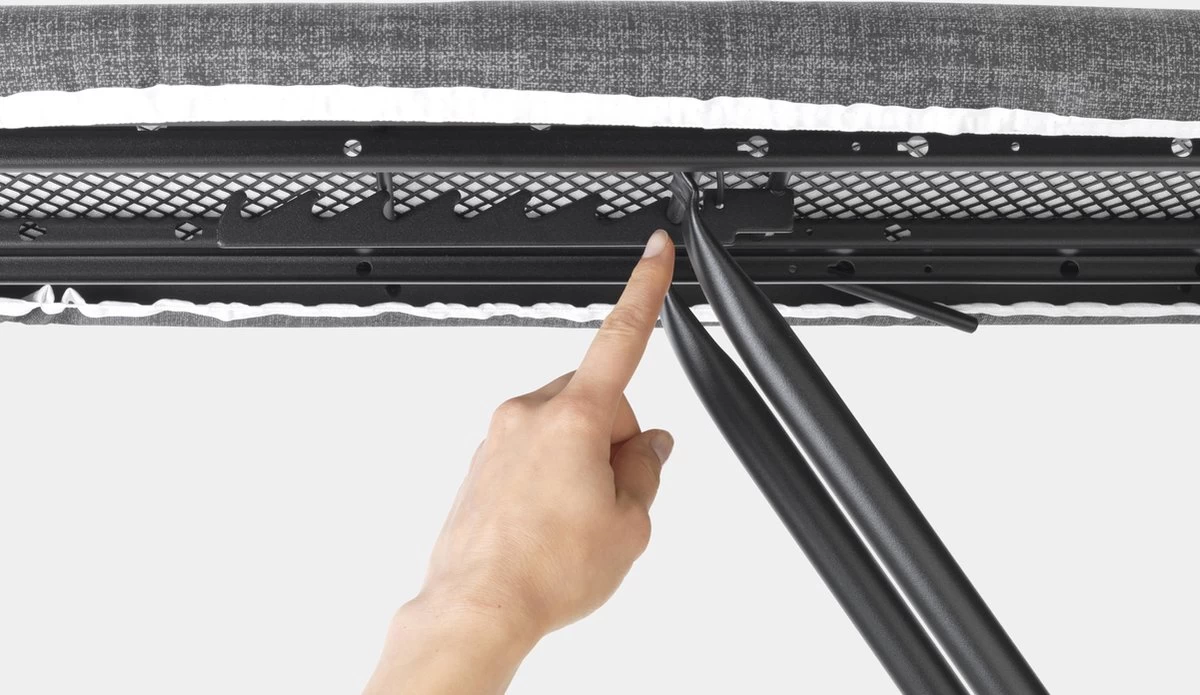 Brabantia Strijkplank A - Met Strijkerhouder - 110x30 Cm - Denim Blue 8 Brabantia Strijkplank A - Met Strijkerhouder - 110x30 Cm - Denim Blue - Afbeelding 6