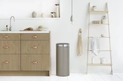 Brabantia Touch Bin Prullenbak - 30 L - Platinum / Matt Steel Fingerprint Proof Deksel 10 Brabantia Touch Bin Prullenbak - 30 L - Platinum / Matt Steel Fingerprint Proof Deksel -Brabantia 1200x799 37