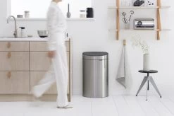 Brabantia Touch Bin Prullenbak - 40 L - Matt Steel Fingerprint Proof -Brabantia 1200x799 38