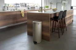 Brabantia NewIcon Prullenbak - 30 L - Metallic Gold -Brabantia 1200x799 61