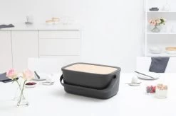 Brabantia Nic Broodtrommel - Met Bamboe Deksel - Dark Grey -Brabantia 1200x799 88