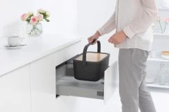 Brabantia Nic Broodtrommel - Met Bamboe Deksel - Dark Grey -Brabantia 1200x799 89
