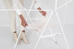 Brabantia HangOn Droogrek Inklapbaar - 25 Meter - Met Stang - White 30 Brabantia HangOn Droogrek Inklapbaar - 25 Meter - Met Stang - White -Brabantia 1200x800 107