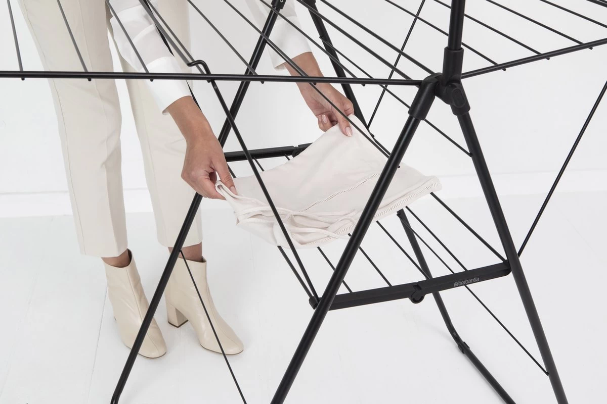 Brabantia HangOn Droogrek Inklapbaar - 25 Meter - Met Stang - Matt Black 15 Brabantia HangOn Droogrek Inklapbaar - 25 Meter - Met Stang - Matt Black - Afbeelding 13