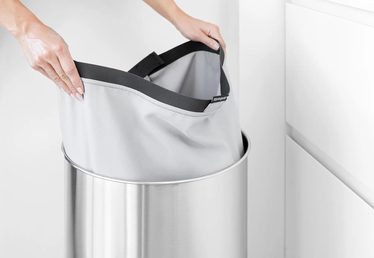 Brabantia Wasmand - 60 L - Matt Steel Met Kunststof Deksel 6 Brabantia Wasmand - 60 L - Matt Steel Met Kunststof Deksel - Afbeelding 4