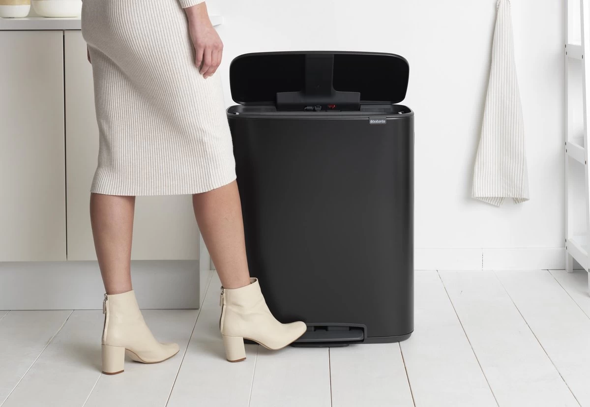 Brabantia Bo Prullenbak - 60 L - Met 80 Vuilniszakken - Matt Black 7 Brabantia Bo Prullenbak - 60 L - Met 80 Vuilniszakken - Matt Black - Afbeelding 5