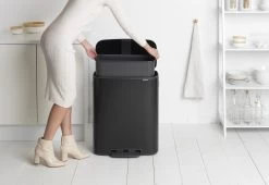 Brabantia Bo Prullenbak - 60 L - Met 80 Vuilniszakken - Matt Black 29 Brabantia Bo Prullenbak - 60 L - Met 80 Vuilniszakken - Matt Black -Brabantia 1200x828 2