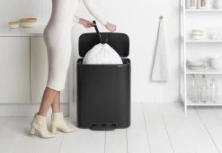 Brabantia Bo Prullenbak - 60 L - Met 80 Vuilniszakken - Matt Black 32 Brabantia Bo Prullenbak - 60 L - Met 80 Vuilniszakken - Matt Black -Brabantia 1200x828 3