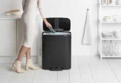 Brabantia Bo Prullenbak - 60 L - Met 80 Vuilniszakken - Matt Black 35 Brabantia Bo Prullenbak - 60 L - Met 80 Vuilniszakken - Matt Black -Brabantia 1200x828 4