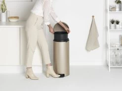Brabantia NewIcon Prullenbak - 30 L - Metallic Gold -Brabantia 1200x899 15
