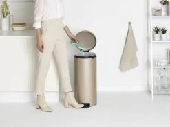Brabantia NewIcon Prullenbak - 30 L - Metallic Gold -Brabantia 1200x899 17