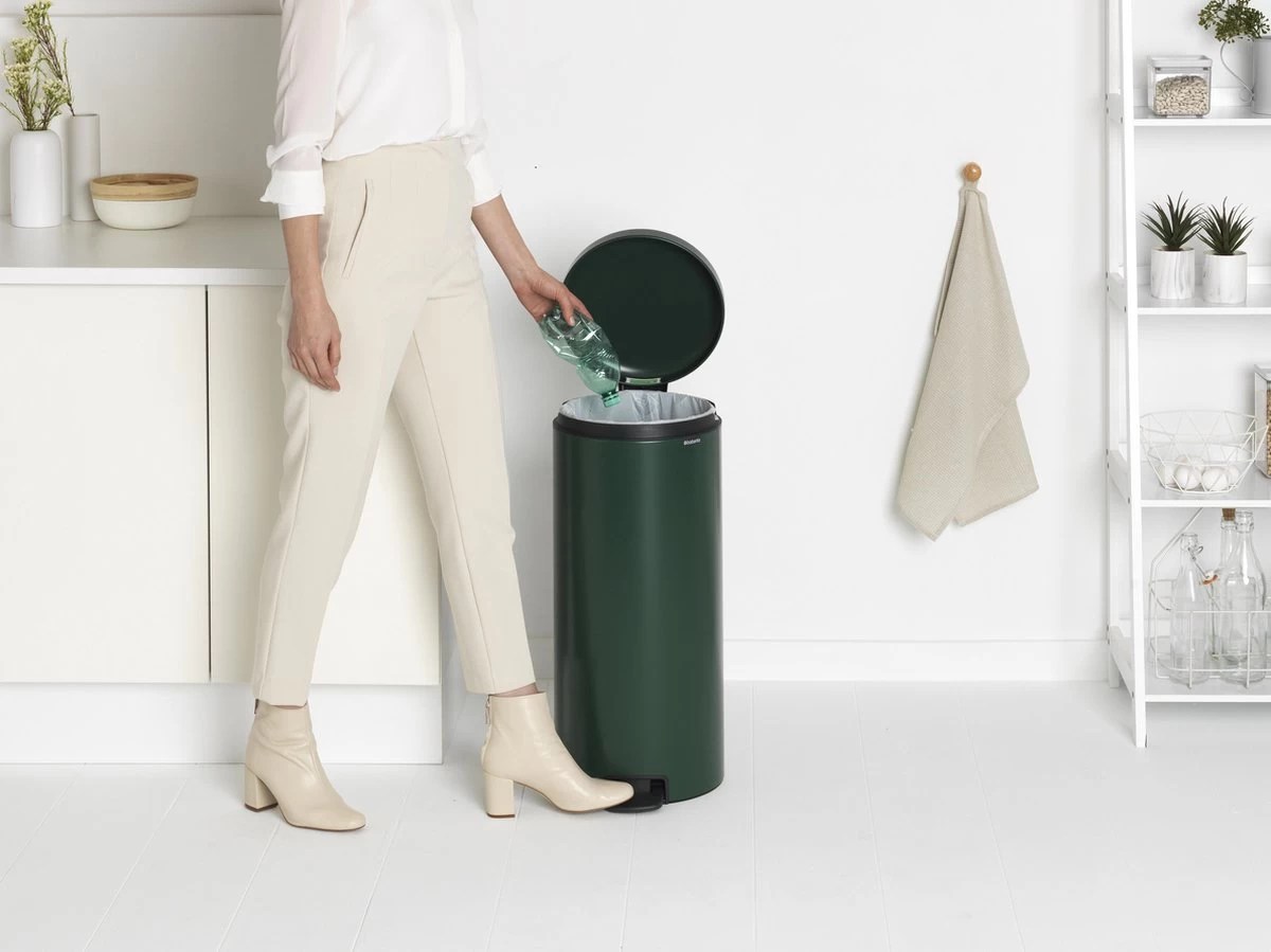 Brabantia NewIcon Prullenbak - 30 L - Pine Green 6 Brabantia NewIcon Prullenbak - 30 L - Pine Green - Afbeelding 5