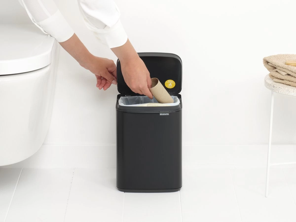 Brabantia Bo Prullenbak - 4 L - Matt Black 13 Brabantia Bo Prullenbak - 4 L - Matt Black - Afbeelding 11