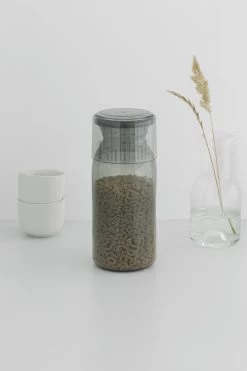 Brabantia Voorraadbussen Met Maatbeker Set Van 2 - 1,3 L - Dark Grey -Brabantia 799x1200 103