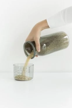 Brabantia Voorraadbussen Met Maatbeker Set Van 2 - 1,3 L - Dark Grey -Brabantia 799x1200 104