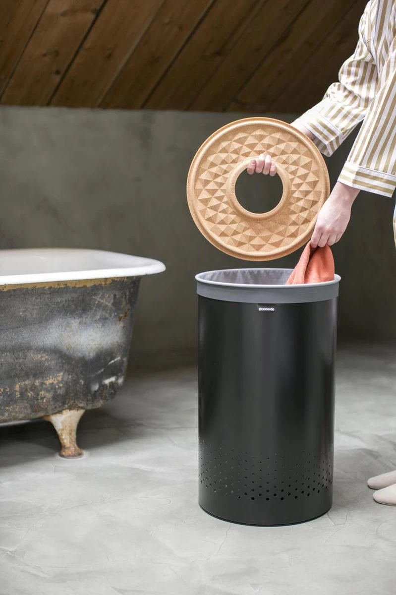 Brabantia Wasmand Met Deksel - 60 L - Matt Black / Kurken Deksel 8 Brabantia Wasmand Met Deksel - 60 L - Matt Black / Kurken Deksel - Afbeelding 6