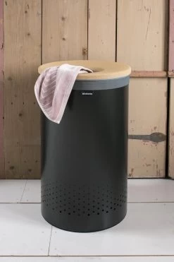 Brabantia Wasmand Met Deksel - 60 L - Matt Black / Kurken Deksel 21 Brabantia Wasmand Met Deksel - 60 L - Matt Black / Kurken Deksel -Brabantia 799x1200 122
