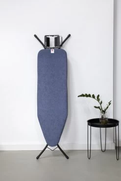 Brabantia Strijkplank B - Met Strijkijzerhouder - 124x38 Cm - Denim Blue -Brabantia 799x1200 153