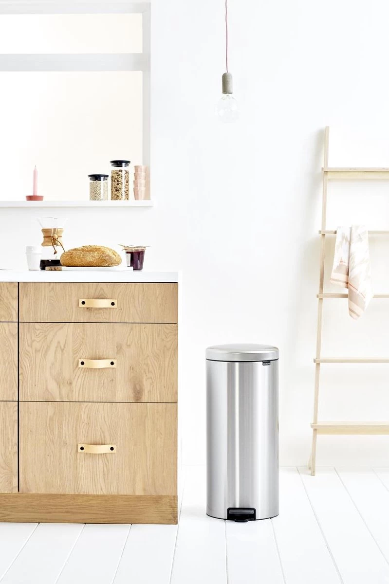 Brabantia NewIcon Prullenbak - 30 L - Matt Steel 6 Brabantia NewIcon Prullenbak - 30 L - Matt Steel - Afbeelding 4