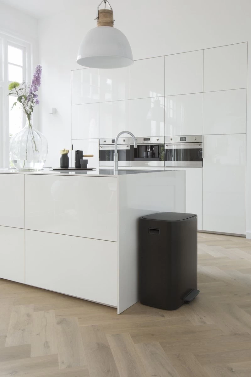 Brabantia Bo Prullenbak - 60 L - Met 80 Vuilniszakken - Matt Black 8 Brabantia Bo Prullenbak - 60 L - Met 80 Vuilniszakken - Matt Black - Afbeelding 6