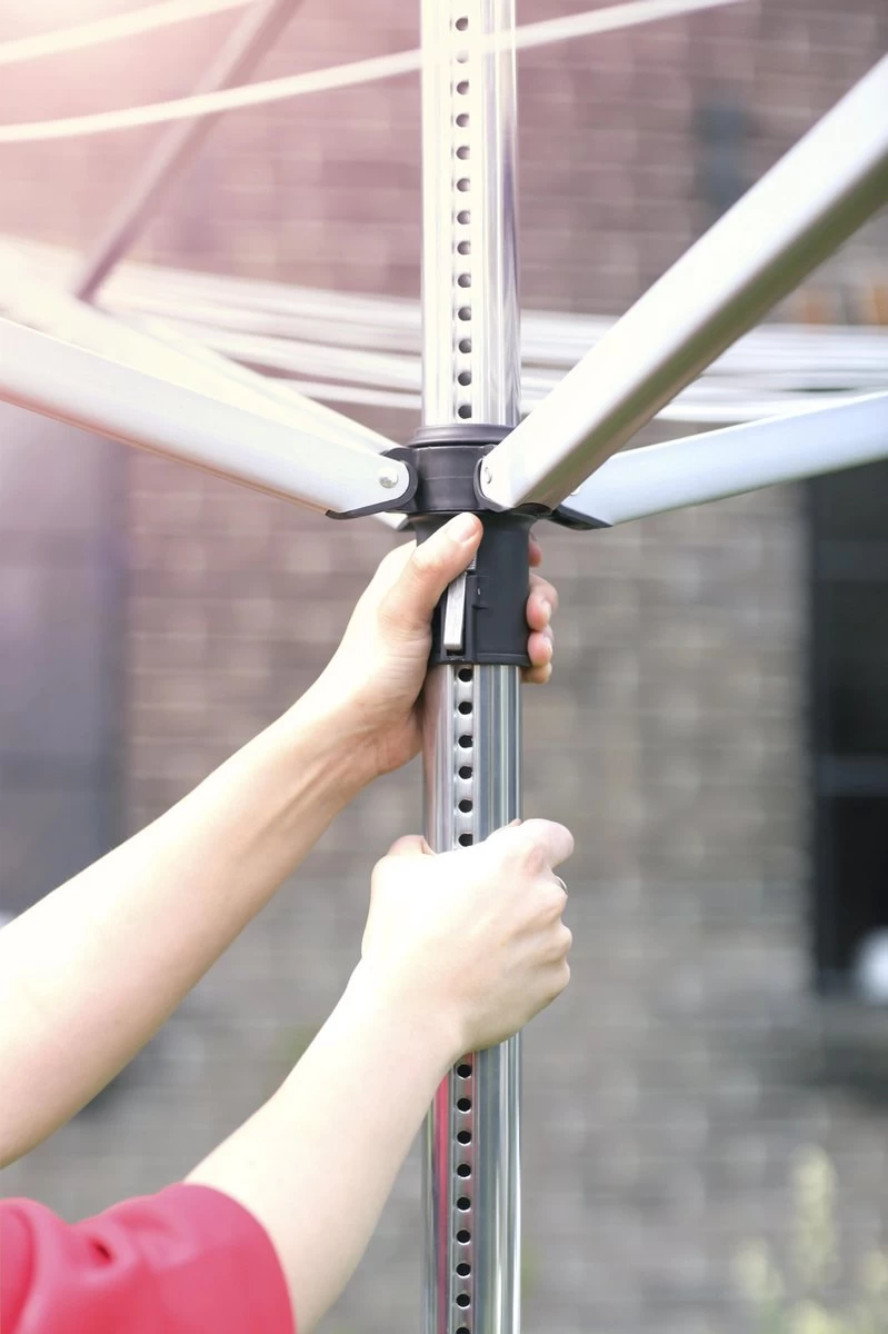 Brabantia Lift-O-Matic Droogmolen - Met Metalen Grondanker, Beschermhoes, Wasknijpertasje En Wasknijpers - 40 M - Metallic Grey 12 Brabantia Lift-O-Matic Droogmolen - Met Metalen Grondanker, Beschermhoes, Wasknijpertasje En Wasknijpers - 40 M - Metallic Grey - Afbeelding 11