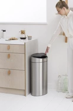 Brabantia Touch Bin Prullenbak - 40 L - Matt Steel Fingerprint Proof -Brabantia 800x1200 10