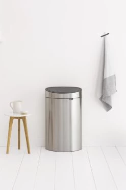 Brabantia Touch Bin Prullenbak - 40 L - Matt Steel Fingerprint Proof -Brabantia 800x1200 11