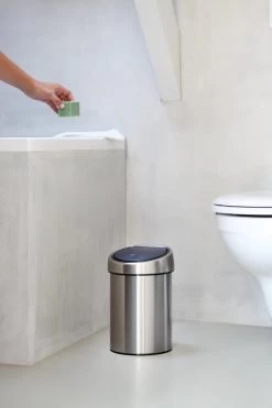 Brabantia Touch Bin Prullenbak - 3 L - Matt Steel 19 Brabantia Touch Bin Prullenbak - 3 L - Matt Steel -Brabantia 800x1200 13