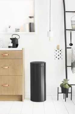 Brabantia Touch Bin Prullenbak - 30 L - Matt Black -Brabantia 800x1200 14
