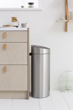 Brabantia Touch Bin Prullenbak - 40 L - Matt Steel Fingerprint Proof -Brabantia 800x1200 9