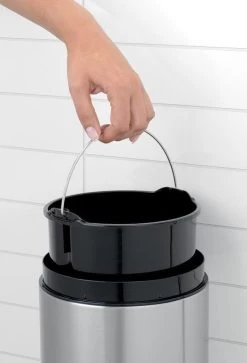 Brabantia Slide Bin Prullenbak - 5 L - Matt Black 15 Brabantia Slide Bin Prullenbak - 5 L - Matt Black -Brabantia 816x1200 1