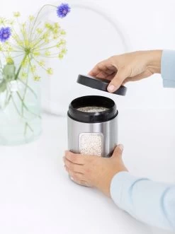 Brabantia Voorraadbus - 1,4 L - Matt Steel Fingerprint Proof / Matt Black Deksel - Met Venster 18 Brabantia Voorraadbus - 1,4 L - Matt Steel Fingerprint Proof / Matt Black Deksel - Met Venster -Brabantia 895x1200 2