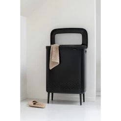 Brabantia Wasbox Hi 2 X 45 Liter - Matt Black 29 Brabantia Wasbox Hi 2 X 45 Liter - Matt Black -Brabantia Bo Laundry Bin Hi 2 x 45L Plastic Lid Matt Black 8710755200564 Brabantia 96dpi 1000x1000px 7 NR 22471