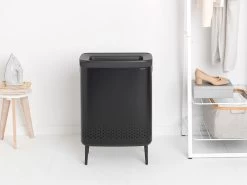 Brabantia Wasbox Hi 2 X 45 Liter - Matt Black 28 Brabantia Wasbox Hi 2 X 45 Liter - Matt Black -Brabantia Bo Laundry Bin Hi 2 x 45L Plastic Lid Matt Black 8710755200564 Brabantia 96dpi 1000x750px 7 NR 22133