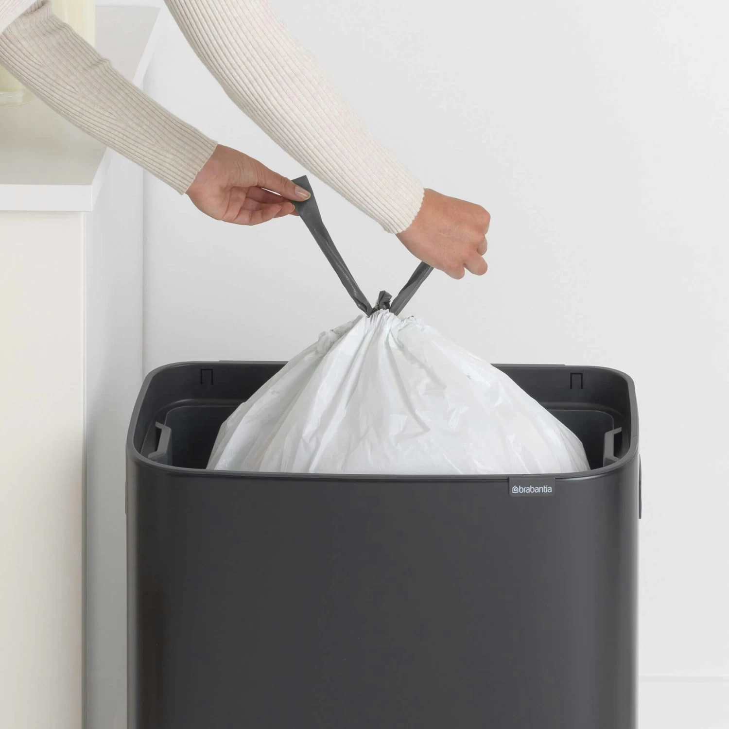 Brabantia Bo Touch Bin 60 Liter Matt Black 6 Brabantia Bo Touch Bin 60 Liter Matt Black - Afbeelding 4