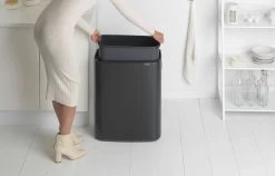Brabantia Bo Touch Bin 60 Liter Matt Black 9 Brabantia Bo Touch Bin 60 Liter Matt Black -Brabantia Bo Touch Bin 60L Matt Black 8710755223020 Brabantia 300dpi 6878x4393px 6 NR 14483