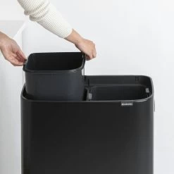 Brabantia Bo Touch Bin Hi 2x30 Liter Matt Black 25 Brabantia Bo Touch Bin Hi 2x30 Liter Matt Black -Brabantia Bo Touch Bin Hi 2 x 30L Matt Black 8710755130625 Brabantia 300dpi 1590x1590px 6 NR 14918