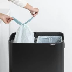 Brabantia Bo Touch Bin Hi 2x30 Liter Matt Black 22 Brabantia Bo Touch Bin Hi 2x30 Liter Matt Black -Brabantia Bo Touch Bin Hi 2 x 30L Matt Black 8710755130625 Brabantia 300dpi 1590x1590px 6 NR 14920