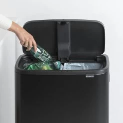 Brabantia Bo Touch Bin Hi 2x30 Liter Matt Black 21 Brabantia Bo Touch Bin Hi 2x30 Liter Matt Black -Brabantia Bo Touch Bin Hi 2 x 30L Matt Black 8710755130625 Brabantia 300dpi 1590x1590px 6 NR 14922