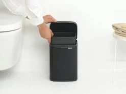 Brabantia Bo Touch Bin 4 Liter Met Kunststof Binnenemmer Matt Black -Brabantia Bo Waste Bin 4L Matt Black 8710755222481 Brabantia 300dpi 3912x2934px 6 NR 30296