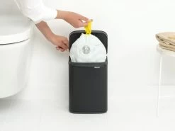 Brabantia Bo Touch Bin 4 Liter Met Kunststof Binnenemmer Matt Black -Brabantia Bo Waste Bin 4L Matt Black 8710755222481 Brabantia 300dpi 3912x2934px 6 NR 30298
