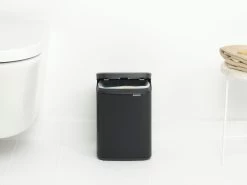 Brabantia Bo Touch Bin 4 Liter Met Kunststof Binnenemmer Matt Black -Brabantia Bo Waste Bin 4L Matt Black 8710755222481 Brabantia 300dpi 3912x2934px 6 NR 30300